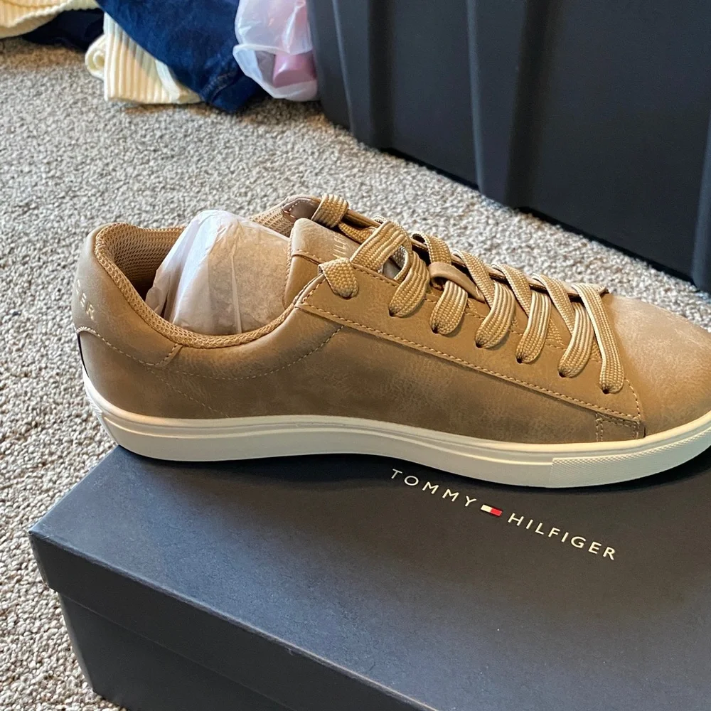 Tommy Hilfiger Men’s Taupe Low-Top Sneakers